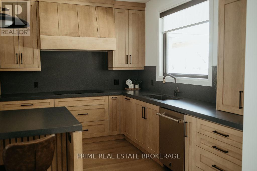 Lot 38 Fallingbrook Crescent, London South (South V), ON - Indoor Photo Showing Kitchen
