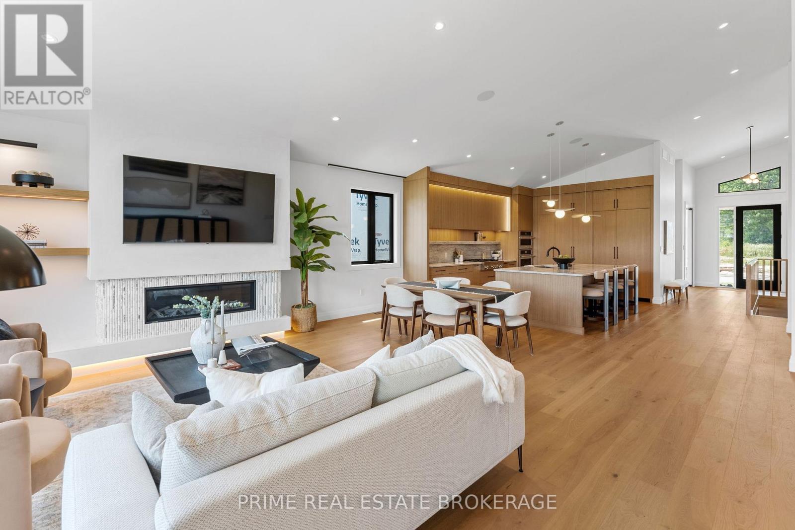 Lot 38 Fallingbrook Crescent, London South (South V), ON - Indoor Photo Showing Living Room With Fireplace