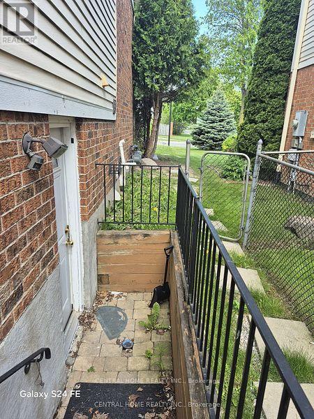 168 Brammar (Basement) Street, Newmarket, ON - Outdoor