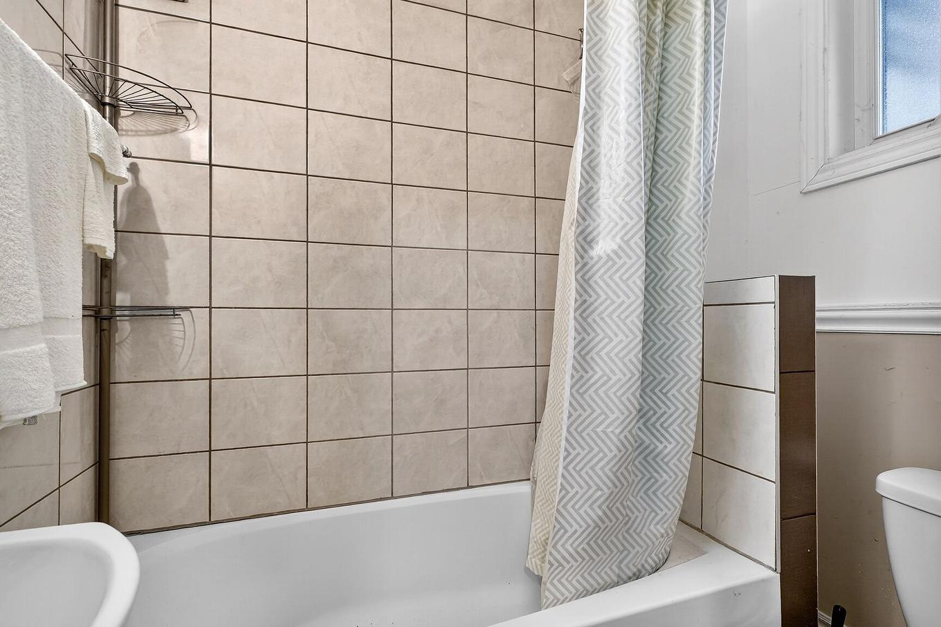 Bathroom - 6875 - 6879 Rue Fabre, Montréal (Rosemont/La Petite-Patrie), QC - Indoor Photo Showing Bathroom