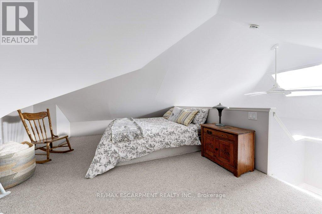 7 Homewood Avenue, Hamilton, ON - Indoor Photo Showing Bedroom