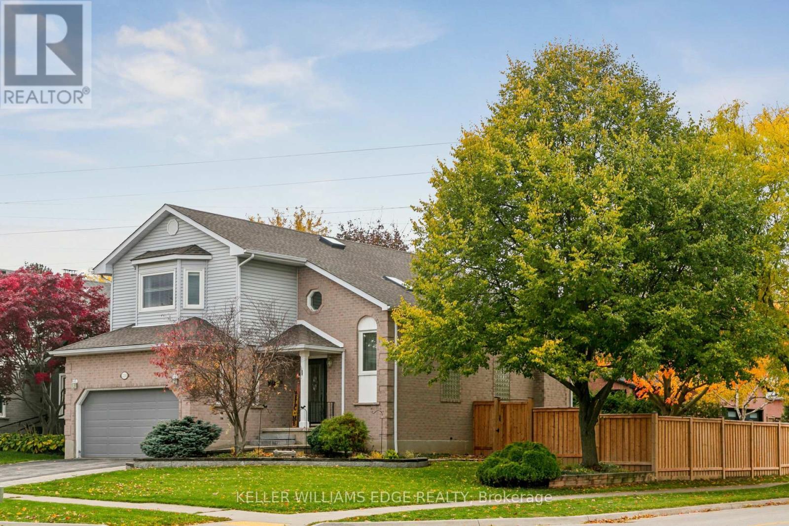 2210 Heidi Avenue, Burlington, ON - Outdoor With Facade