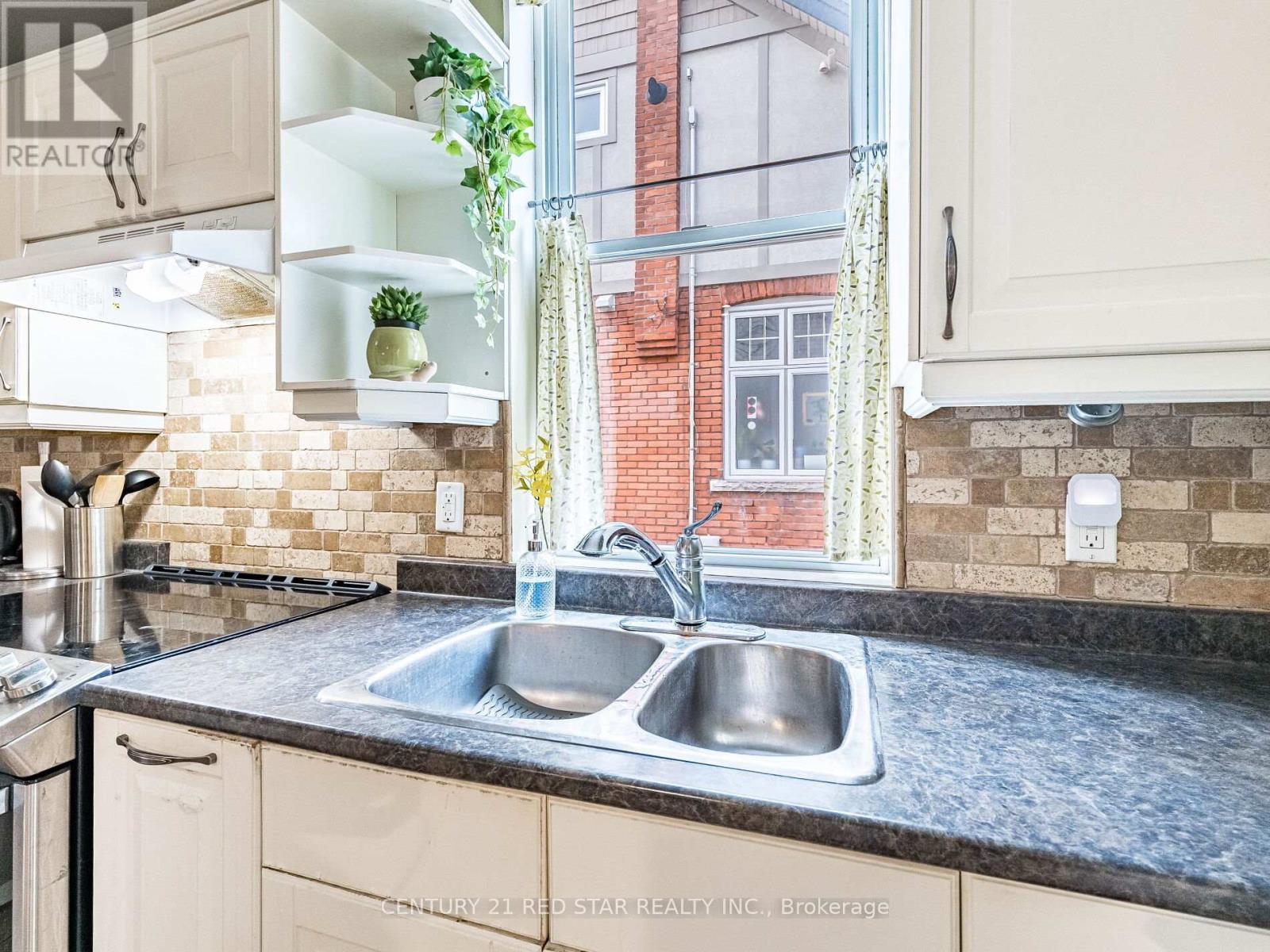 458 Dundurn Street S, Hamilton, ON - Indoor Photo Showing Kitchen With Double Sink