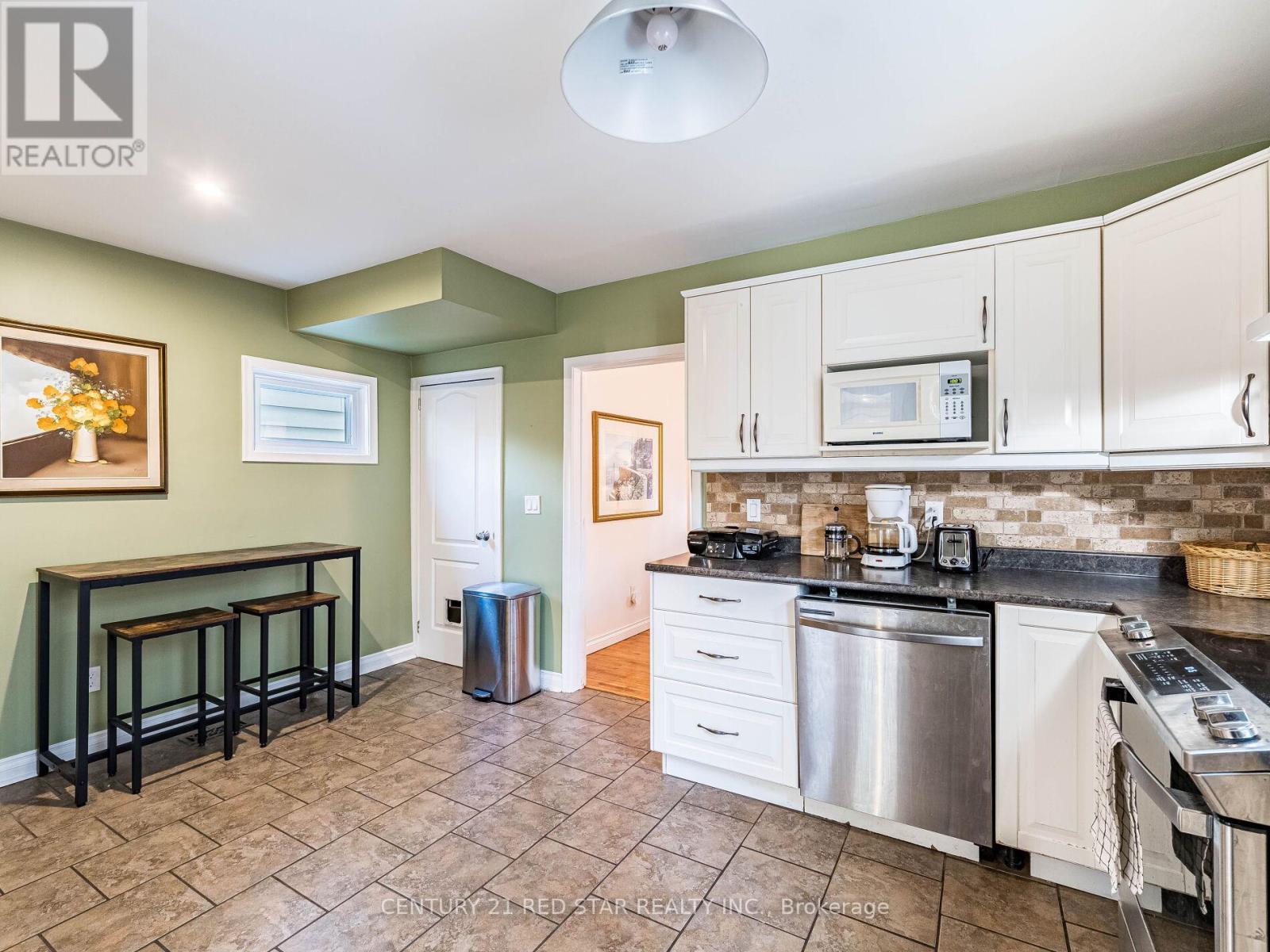 458 Dundurn Street S, Hamilton, ON - Indoor Photo Showing Kitchen