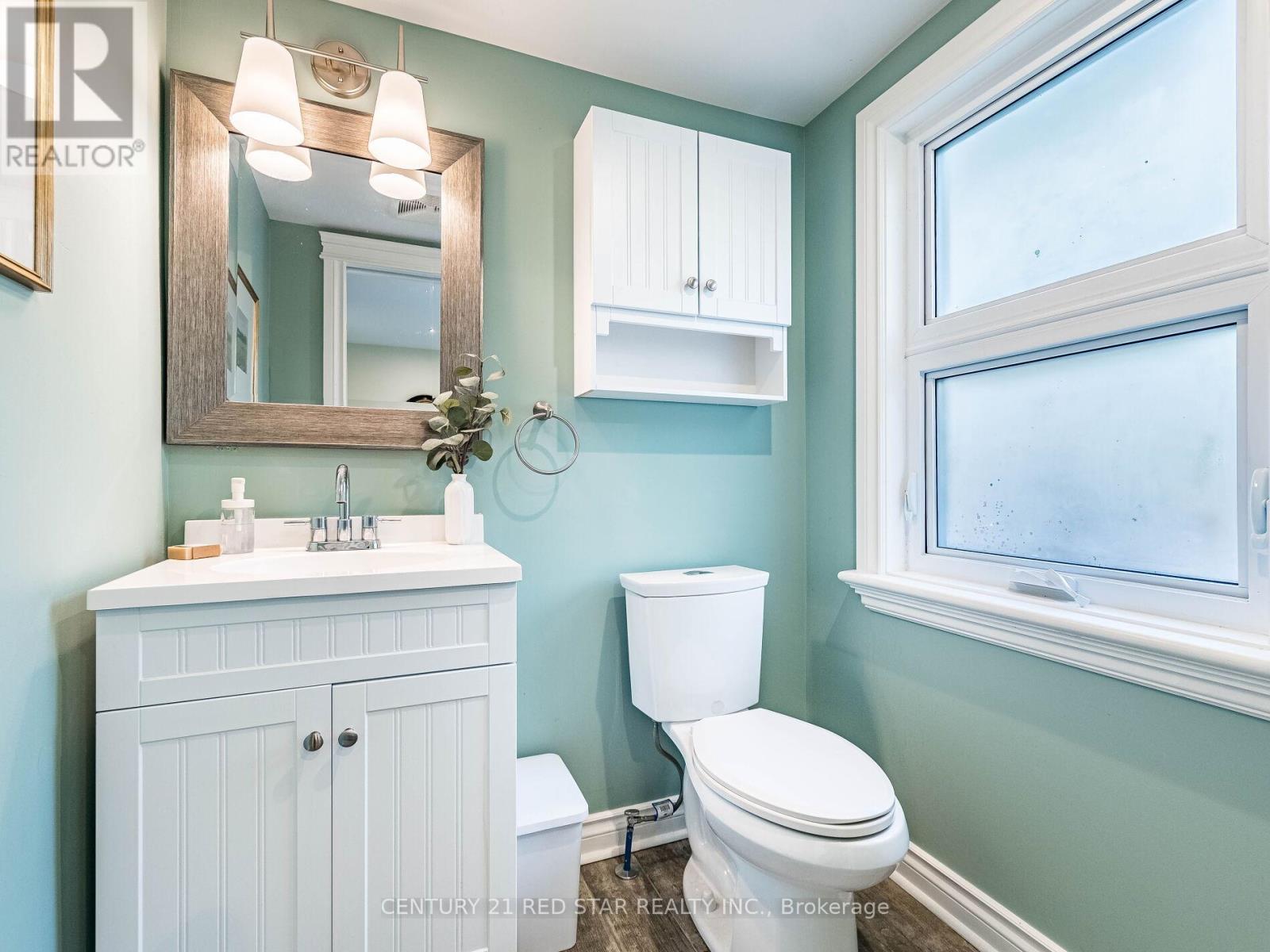 458 Dundurn Street S, Hamilton, ON - Indoor Photo Showing Bathroom