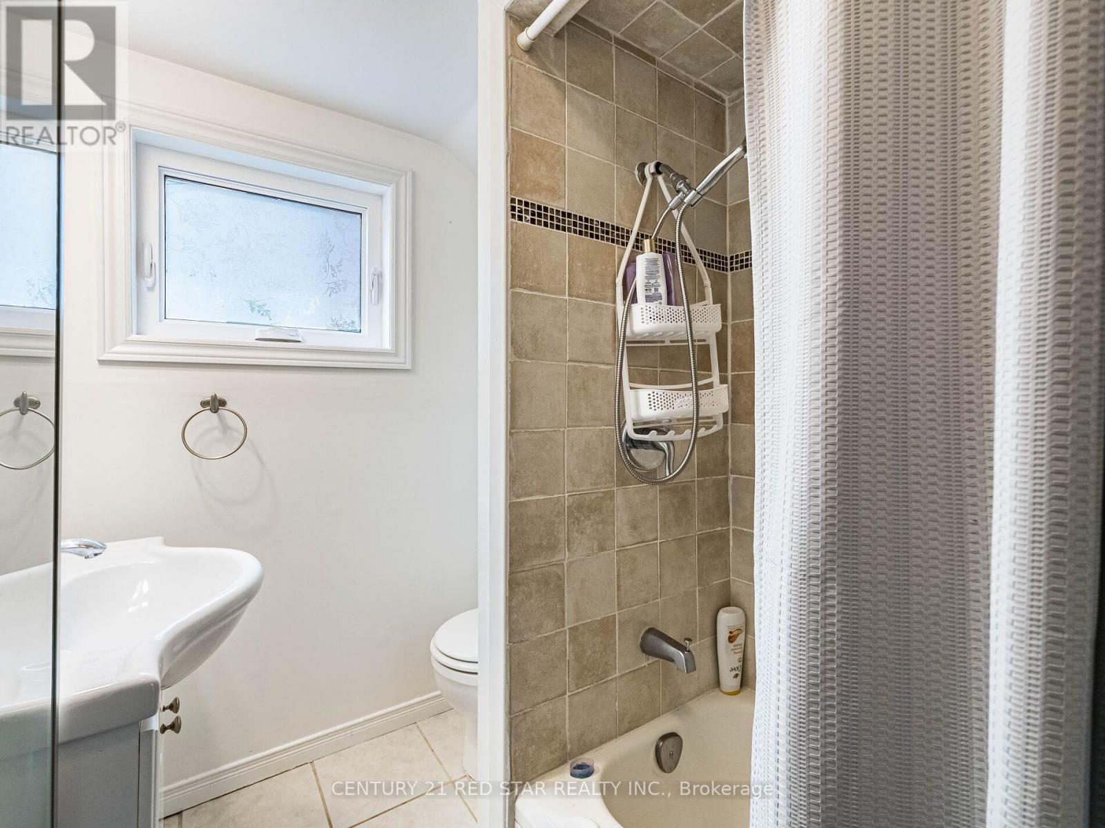 458 Dundurn Street S, Hamilton, ON - Indoor Photo Showing Bathroom