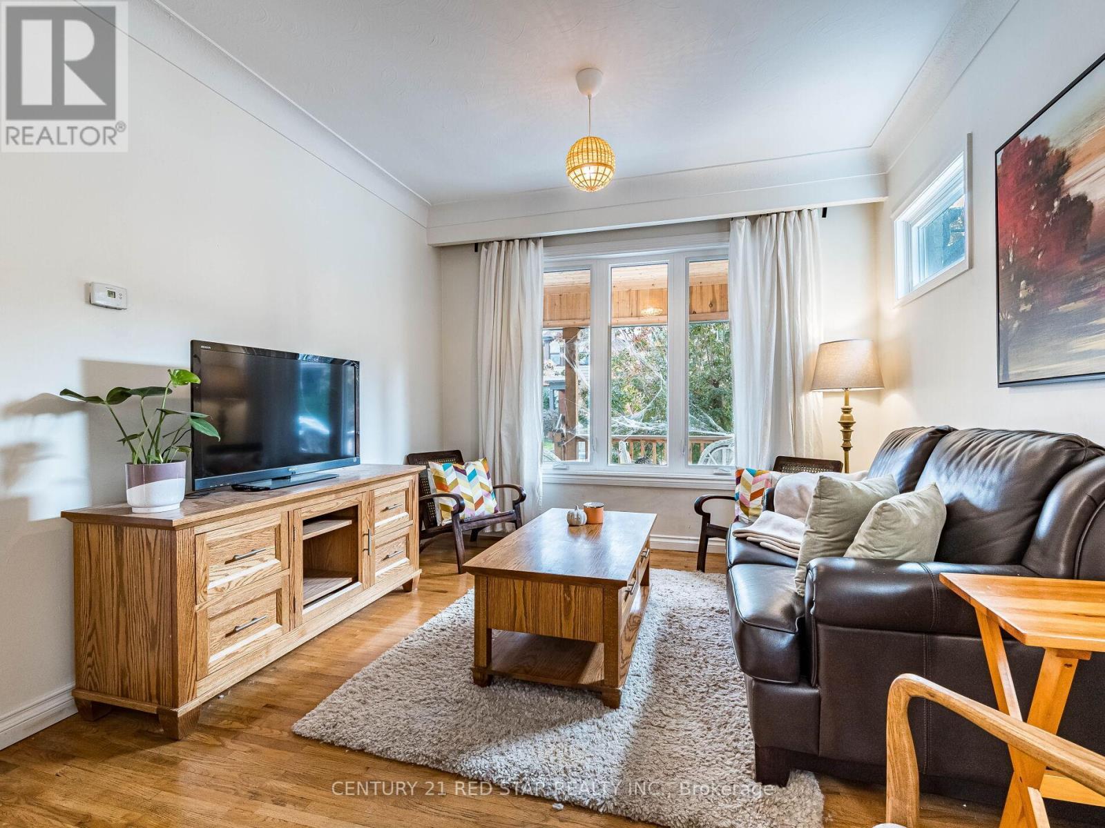 458 Dundurn Street S, Hamilton, ON - Indoor Photo Showing Living Room