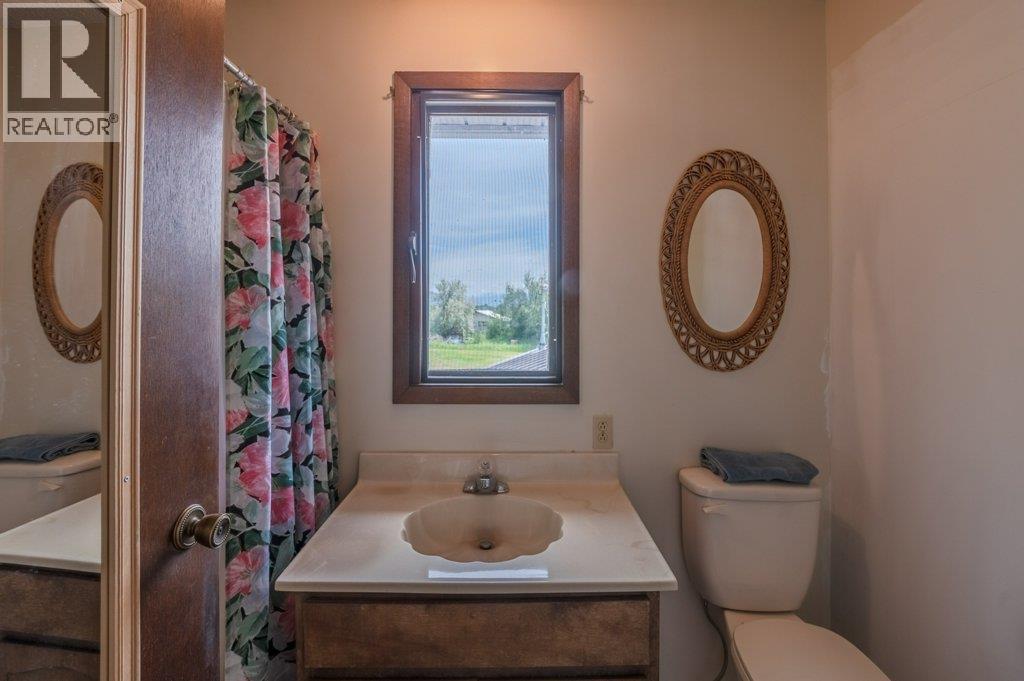294 Road 18 Road, Oliver, BC - Indoor Photo Showing Bathroom