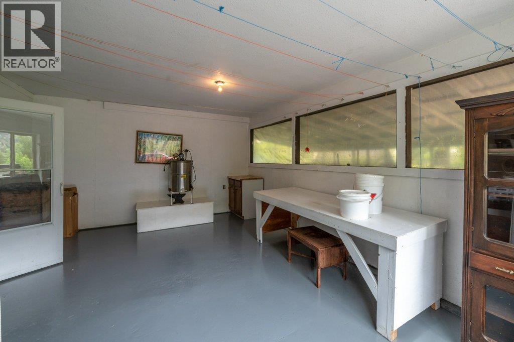 294 Road 18 Road, Oliver, BC - Indoor Photo Showing Other Room