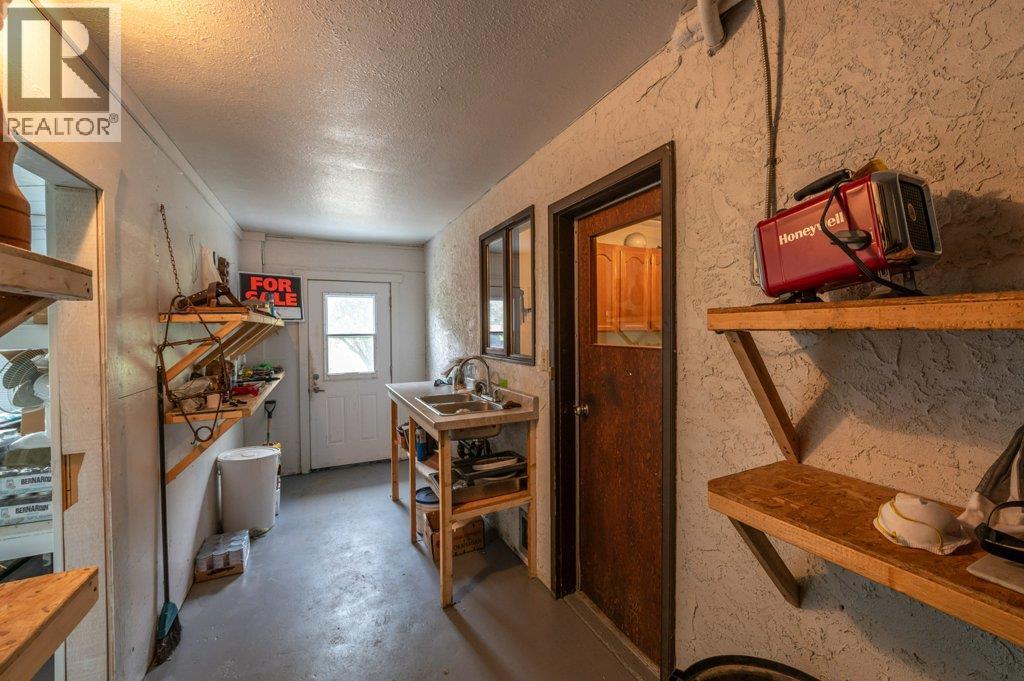 294 Road 18 Road, Oliver, BC - Indoor Photo Showing Other Room