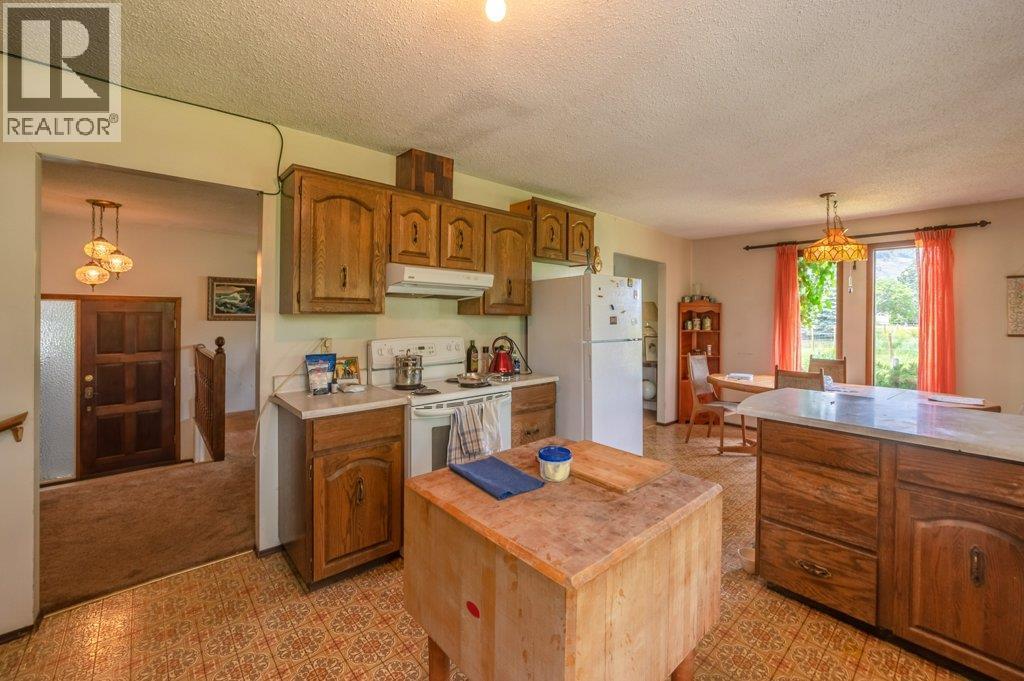294 Road 18 Road, Oliver, BC - Indoor Photo Showing Kitchen