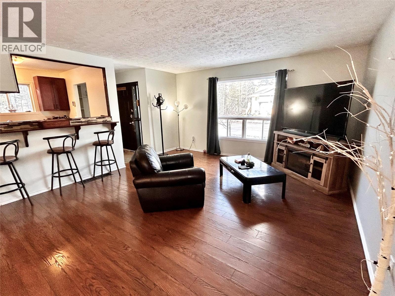 248 Peace River Crescent, Tumbler Ridge, BC - Indoor Photo Showing Living Room