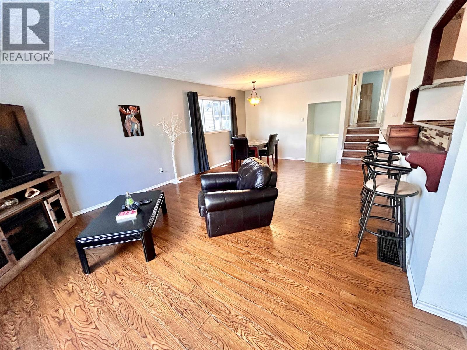 248 Peace River Crescent, Tumbler Ridge, BC - Indoor Photo Showing Living Room
