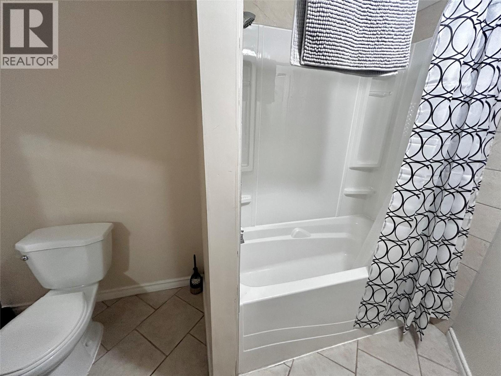 248 Peace River Crescent, Tumbler Ridge, BC - Indoor Photo Showing Bathroom