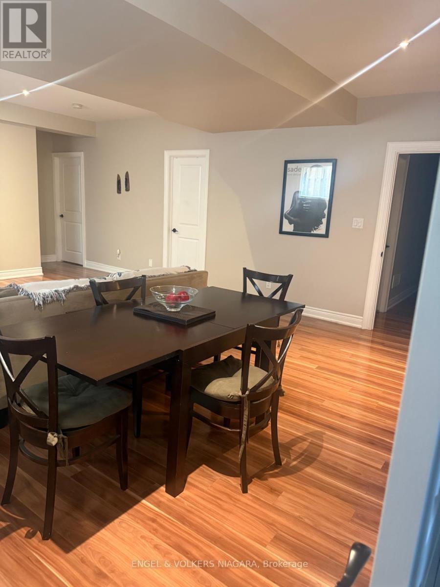 9285 Eagle Ridge Drive N, Niagara Falls (Forestview), ON - Indoor Photo Showing Dining Room