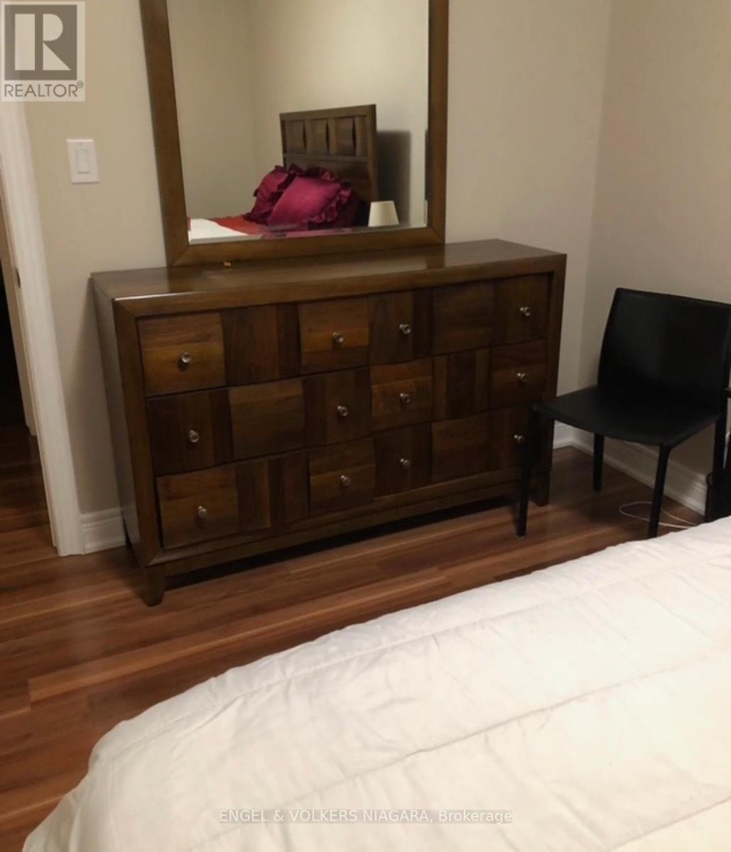 9285 Eagle Ridge Drive N, Niagara Falls (Forestview), ON - Indoor Photo Showing Bedroom