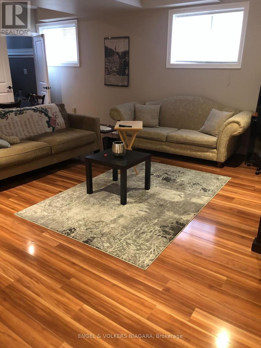 9285 Eagle Ridge Drive N, Niagara Falls (Forestview), ON - Indoor Photo Showing Living Room
