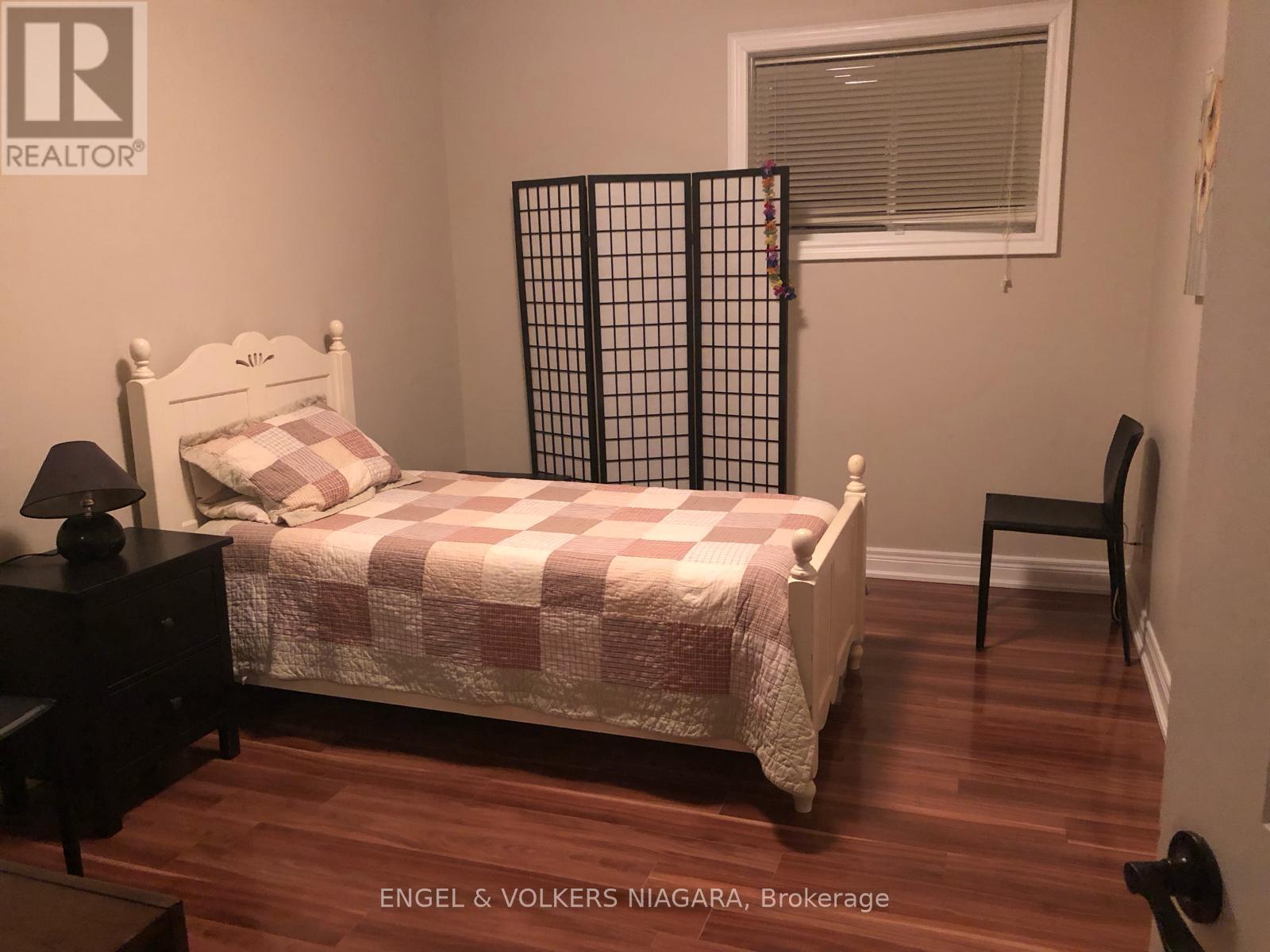 9285 Eagle Ridge Drive N, Niagara Falls (Forestview), ON - Indoor Photo Showing Bedroom