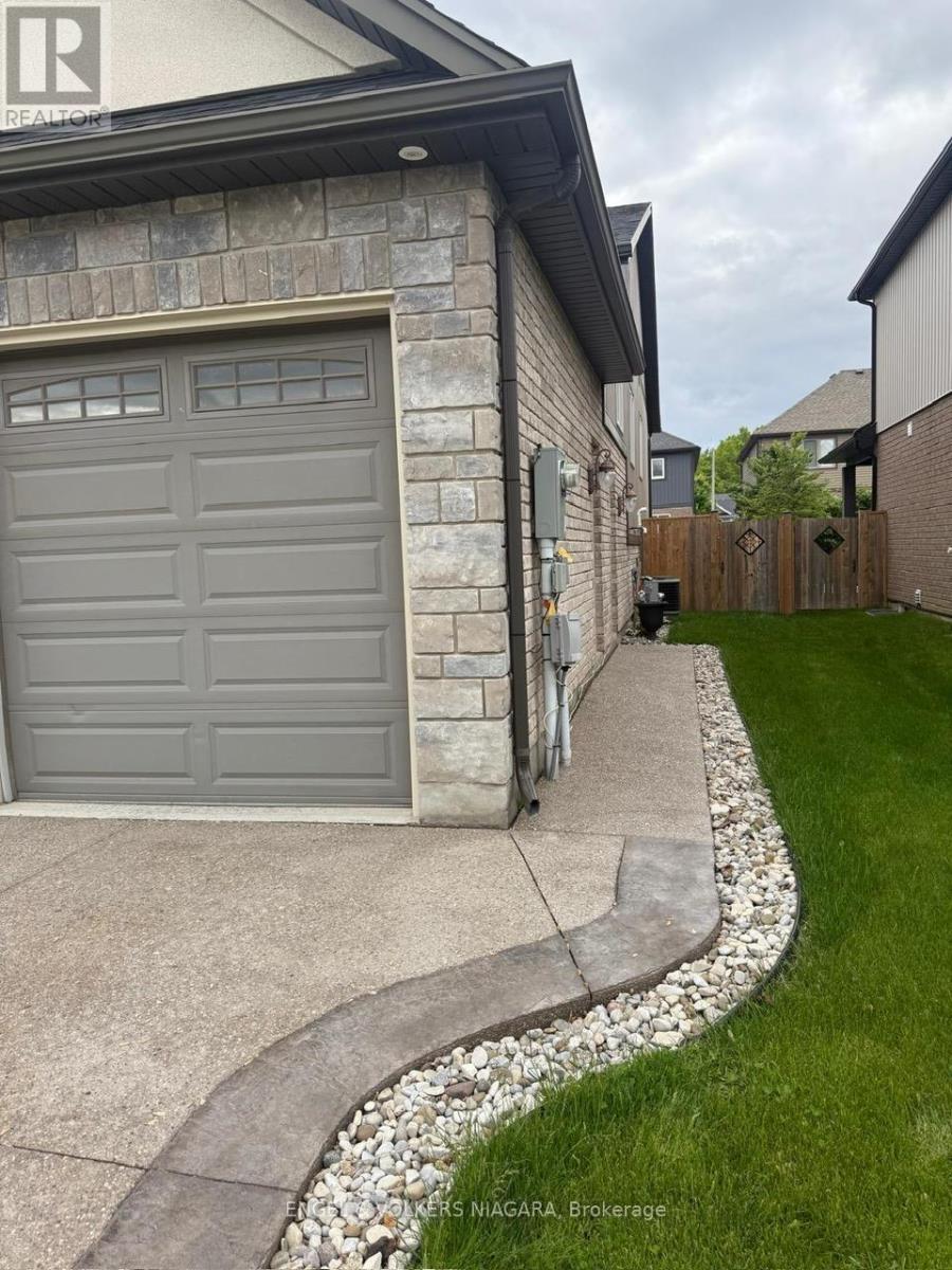 9285 Eagle Ridge Drive N, Niagara Falls (Forestview), ON - Outdoor With Exterior