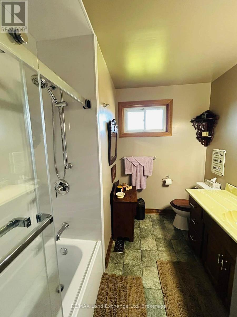 1 Jordan Drive, North Huron (East Wawanosh), ON - Indoor Photo Showing Bathroom