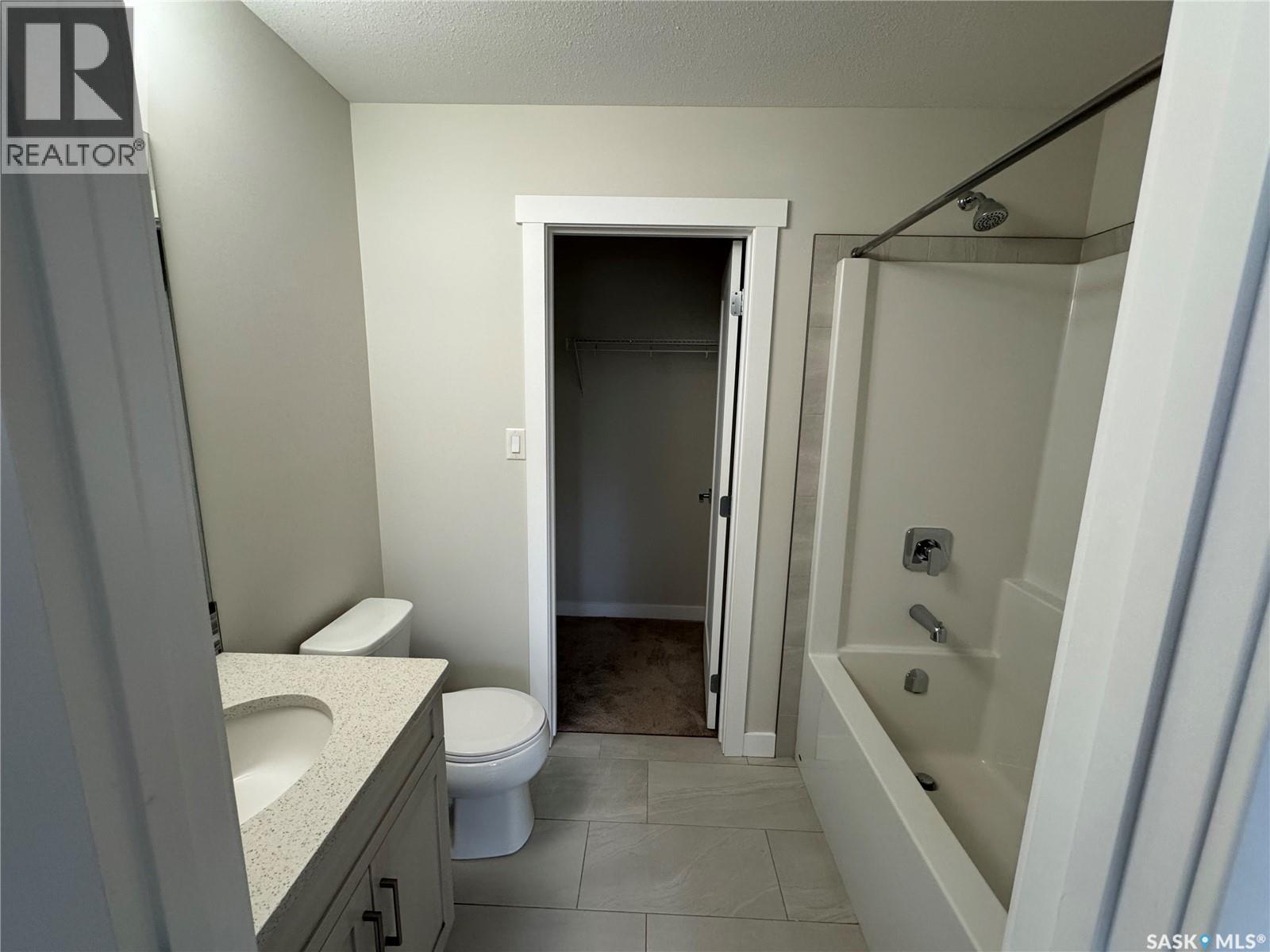 4409 E Keller Avenue, Regina, SK - Indoor Photo Showing Bathroom