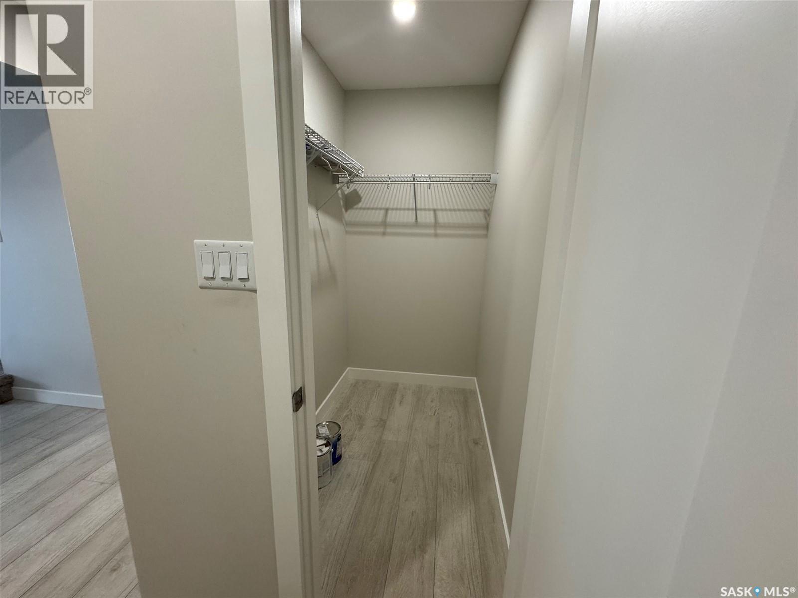 4409 E Keller Avenue, Regina, SK - Indoor