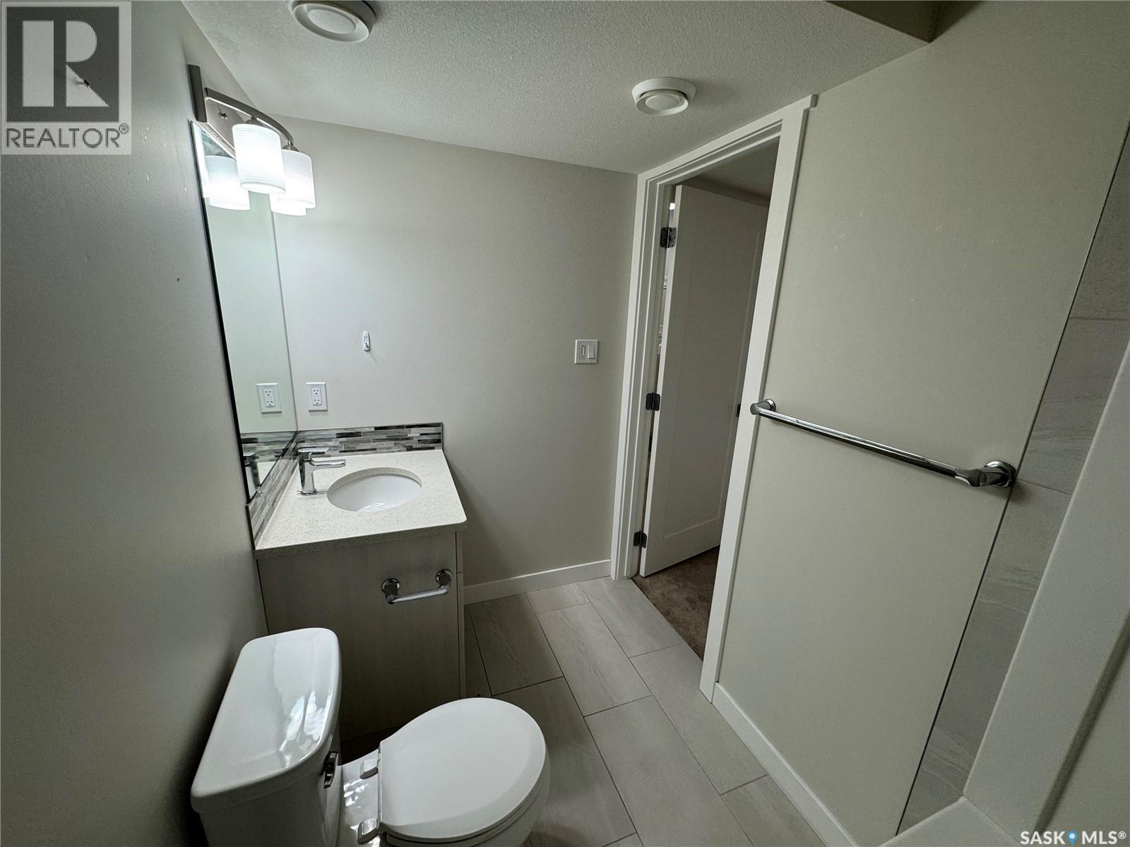 4409 E Keller Avenue, Regina, SK - Indoor Photo Showing Bathroom