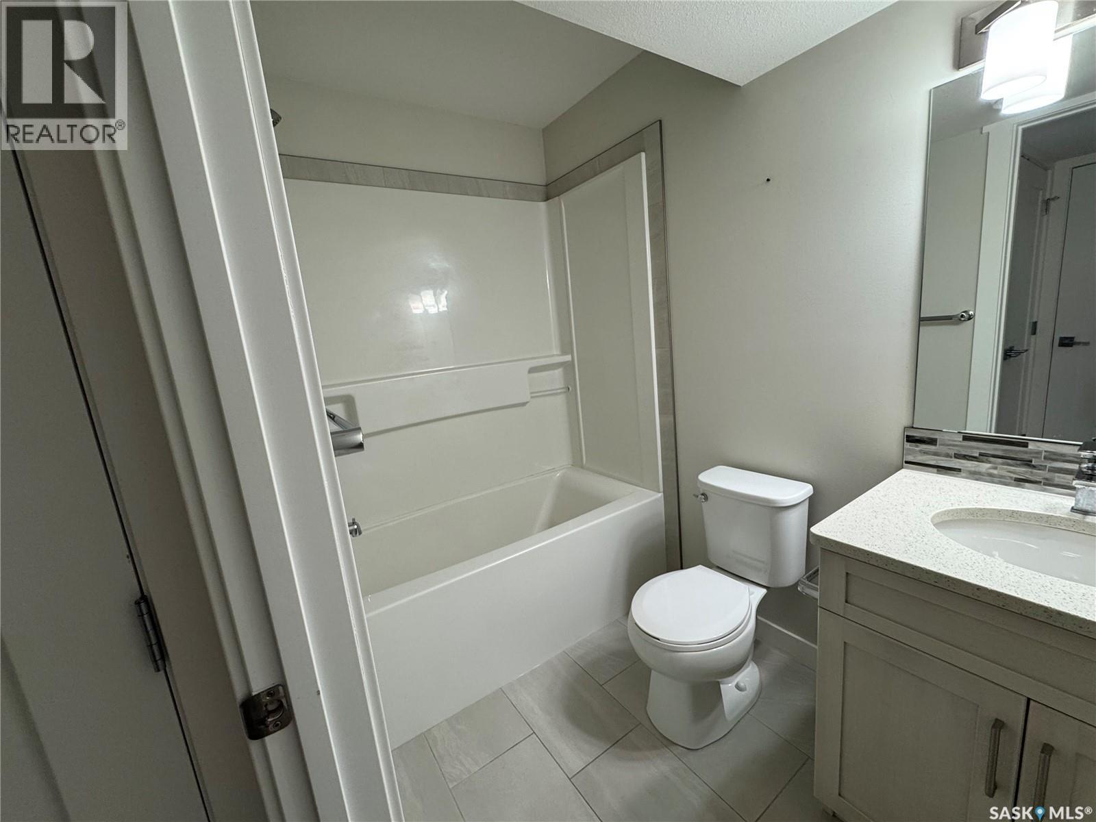 4409 E Keller Avenue, Regina, SK - Indoor Photo Showing Bathroom