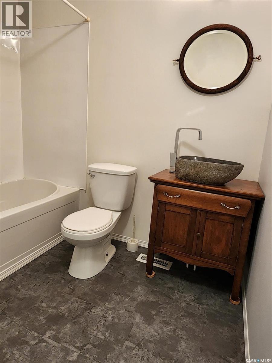 805 Pacific Street, Grenfell, SK - Indoor Photo Showing Bathroom
