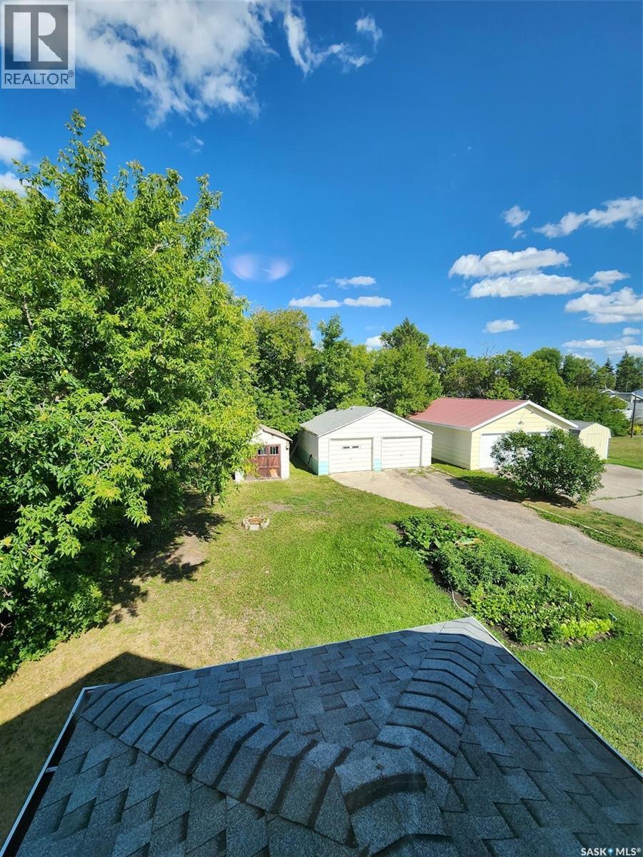 805 Pacific Street, Grenfell, SK - Outdoor