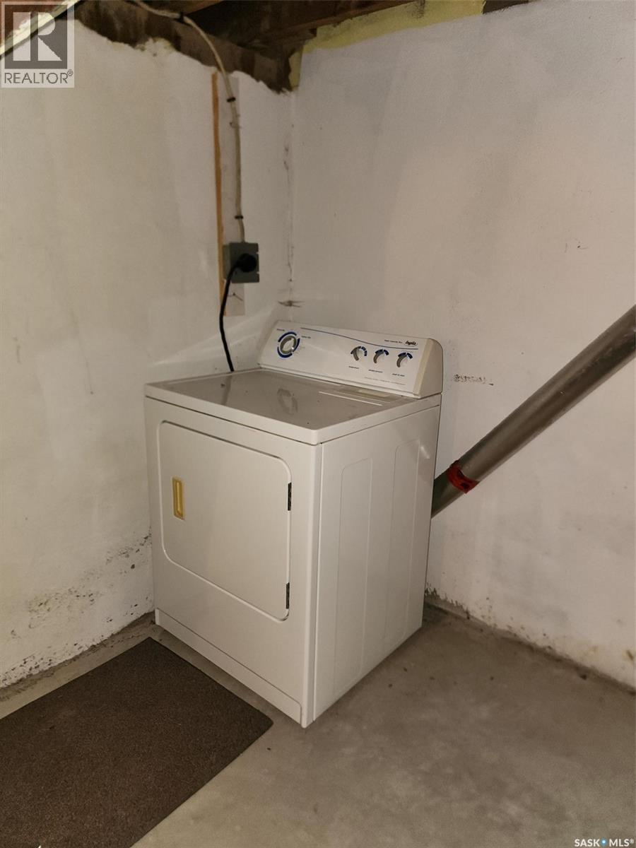 805 Pacific Street, Grenfell, SK - Indoor Photo Showing Laundry Room