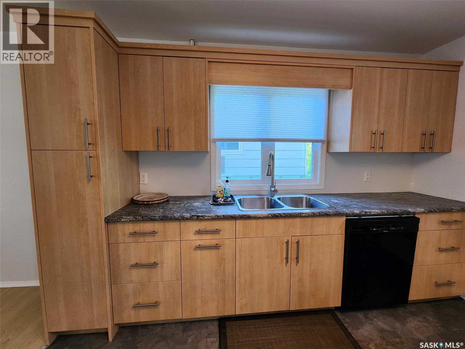 805 Pacific Street, Grenfell, SK - Indoor Photo Showing Kitchen With Double Sink