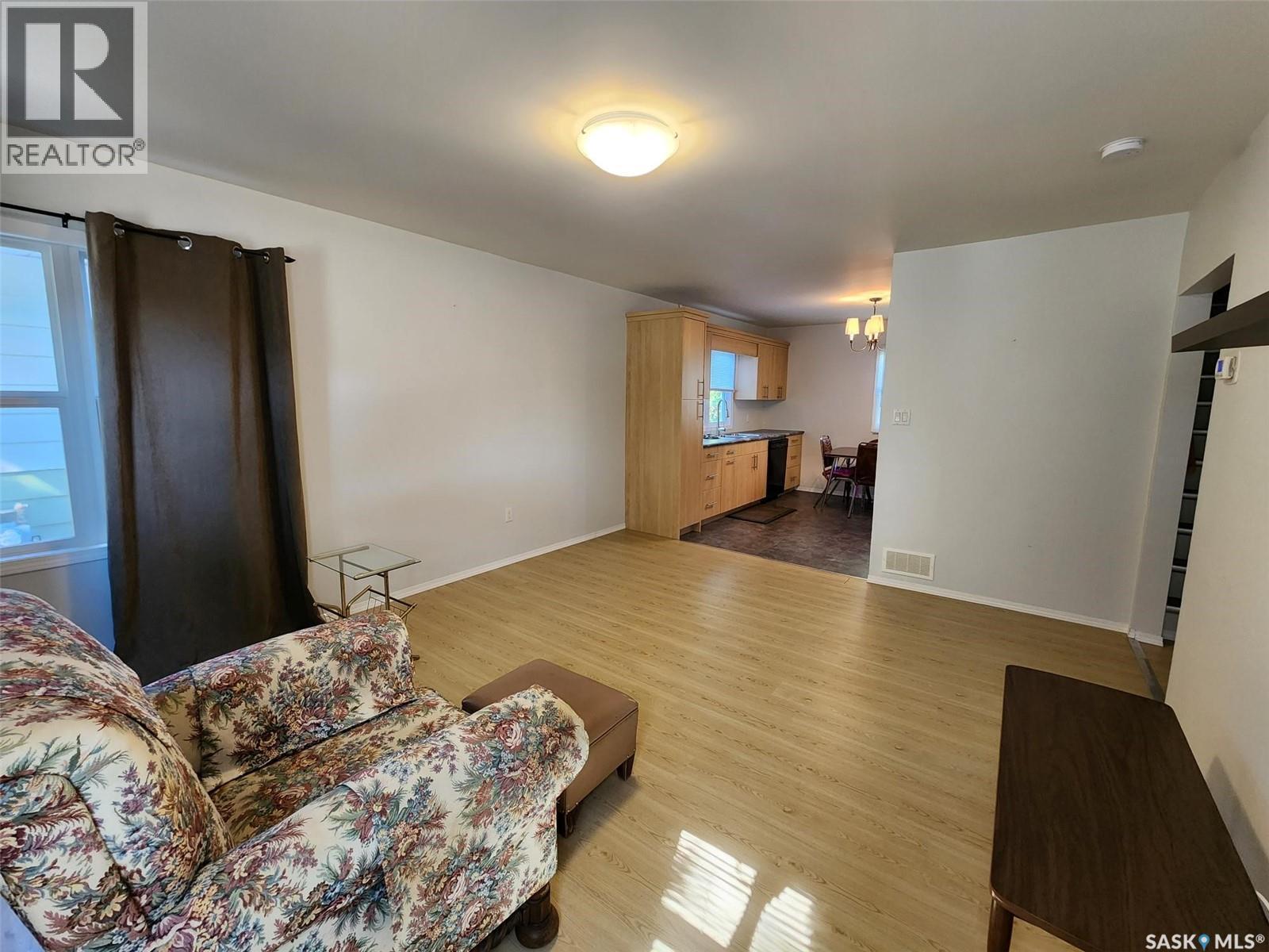 805 Pacific Street, Grenfell, SK - Indoor