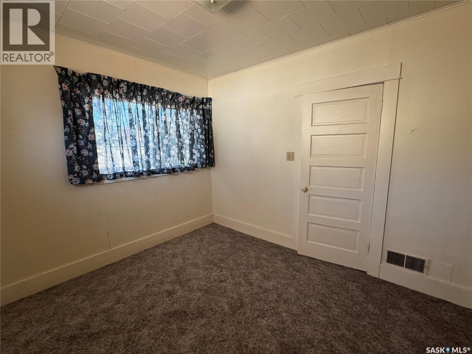 220 6Th Avenue E, Biggar, SK - Indoor Photo Showing Other Room