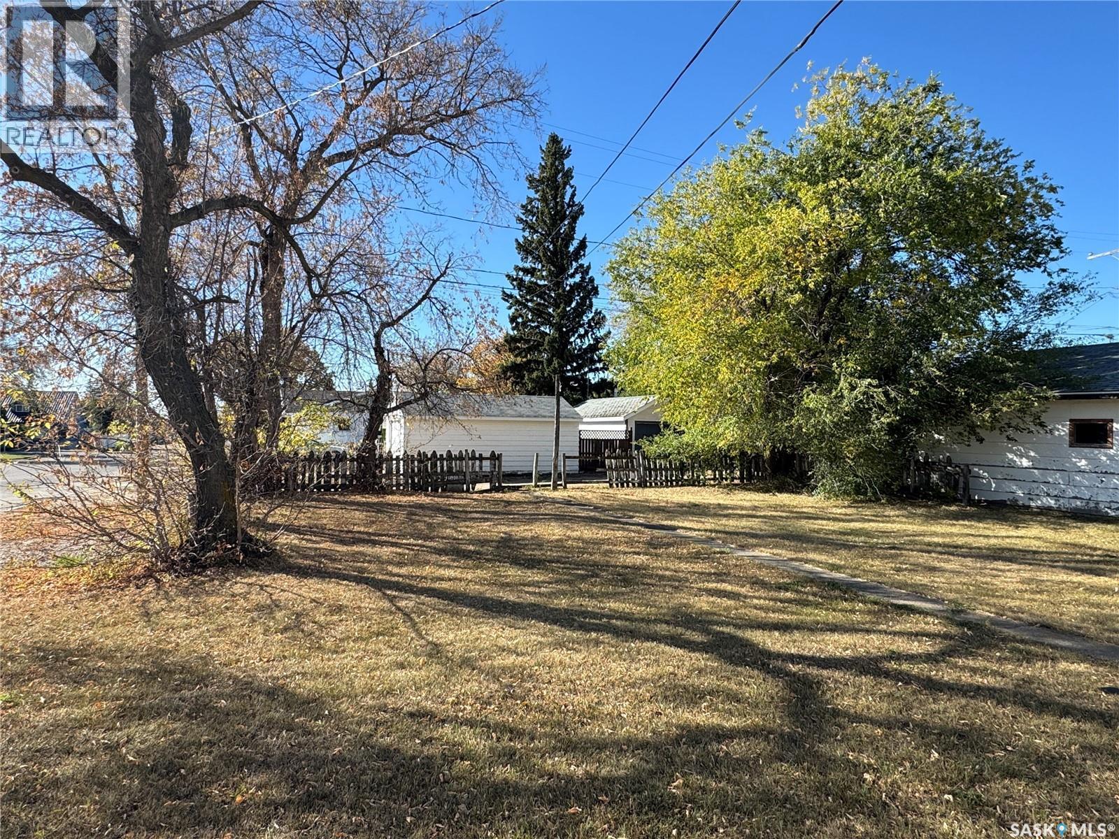 220 6Th Avenue E, Biggar, SK - Outdoor