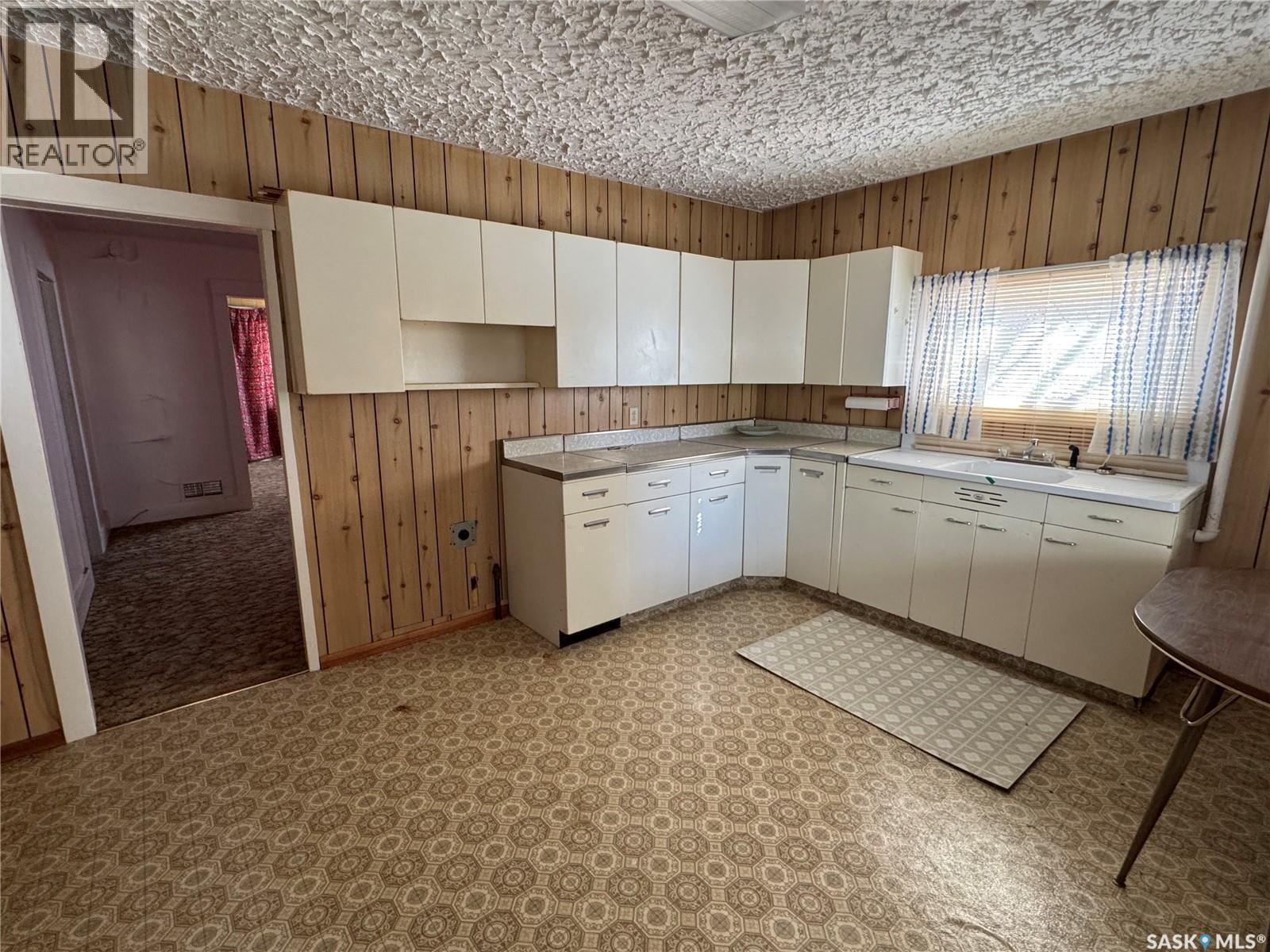 220 6Th Avenue E, Biggar, SK - Indoor Photo Showing Kitchen