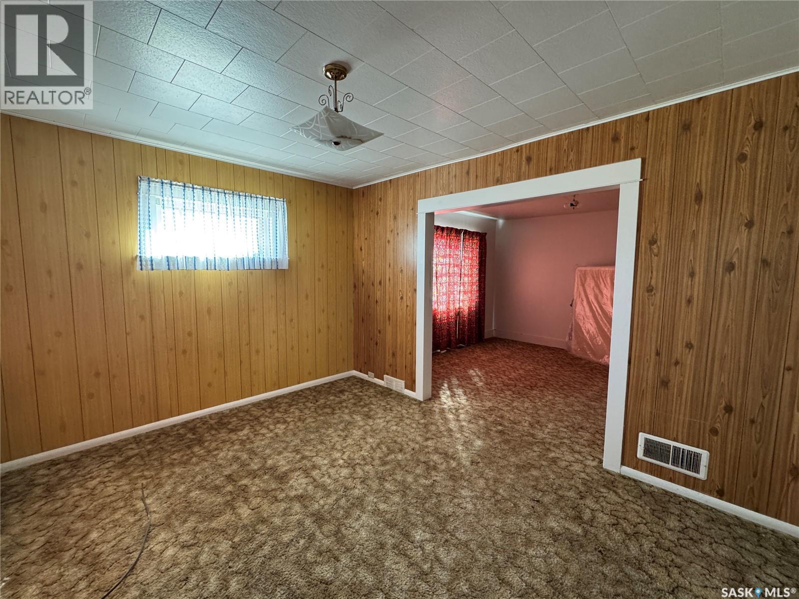 220 6Th Avenue E, Biggar, SK - Indoor Photo Showing Other Room