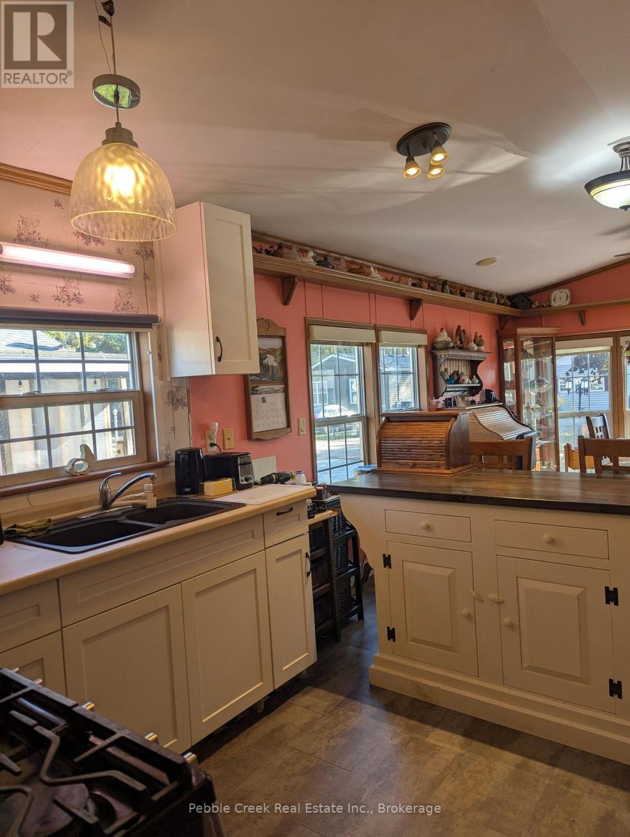 E8 - 77794 Orchard Line, Central Huron (Goderich), ON