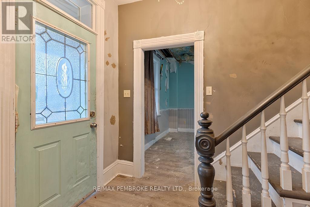 131 Bonnechere Street W, Bonnechere Valley, ON - Indoor Photo Showing Other Room