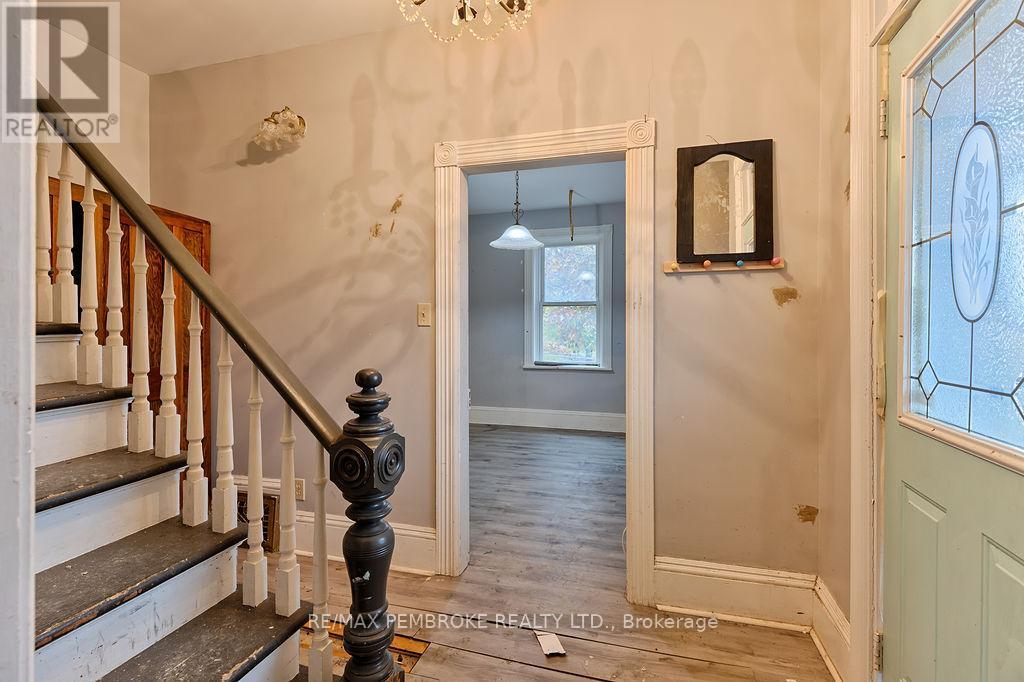 131 Bonnechere Street W, Bonnechere Valley, ON - Indoor Photo Showing Other Room