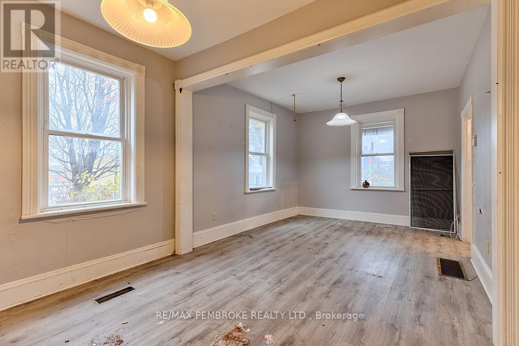 131 Bonnechere Street W, Bonnechere Valley, ON - Indoor Photo Showing Other Room
