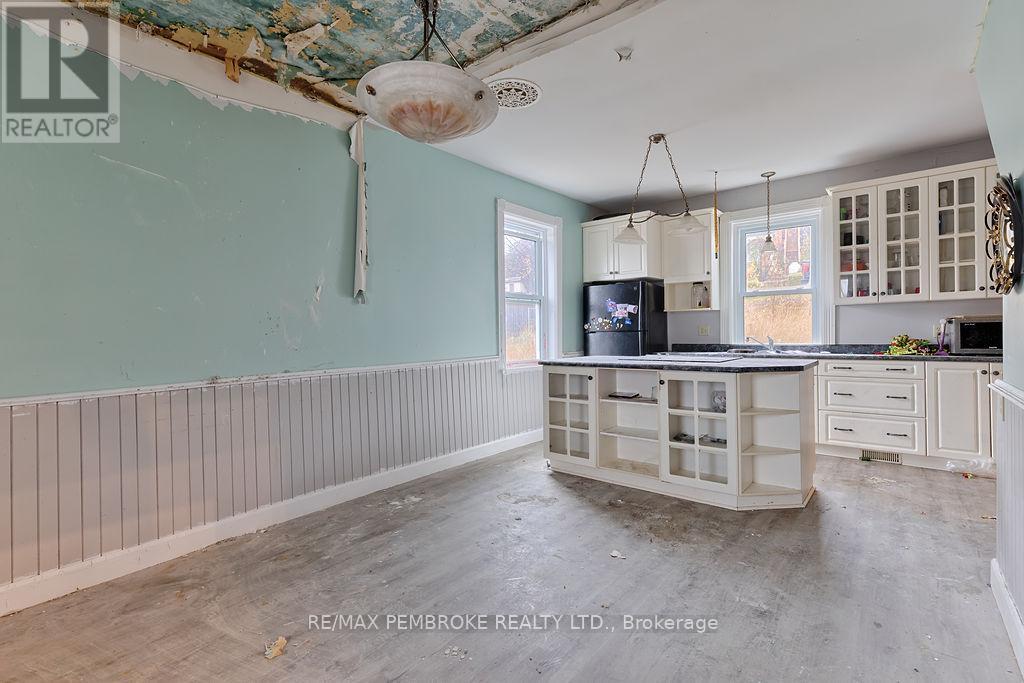 131 Bonnechere Street W, Bonnechere Valley, ON - Indoor Photo Showing Kitchen