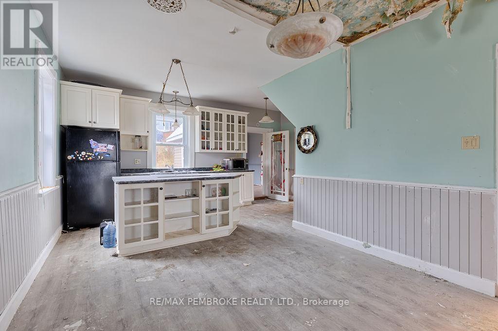 131 Bonnechere Street W, Bonnechere Valley, ON - Indoor