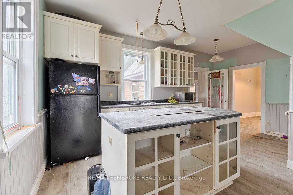 131 Bonnechere Street W, Bonnechere Valley, ON - Indoor Photo Showing Kitchen