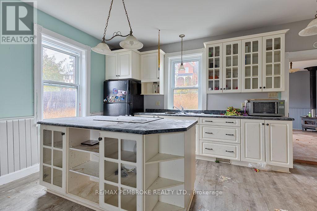 131 Bonnechere Street W, Bonnechere Valley, ON - Indoor Photo Showing Kitchen