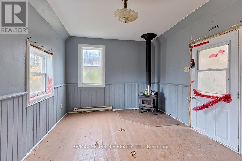 131 Bonnechere Street W, Bonnechere Valley, ON - Indoor Photo Showing Other Room