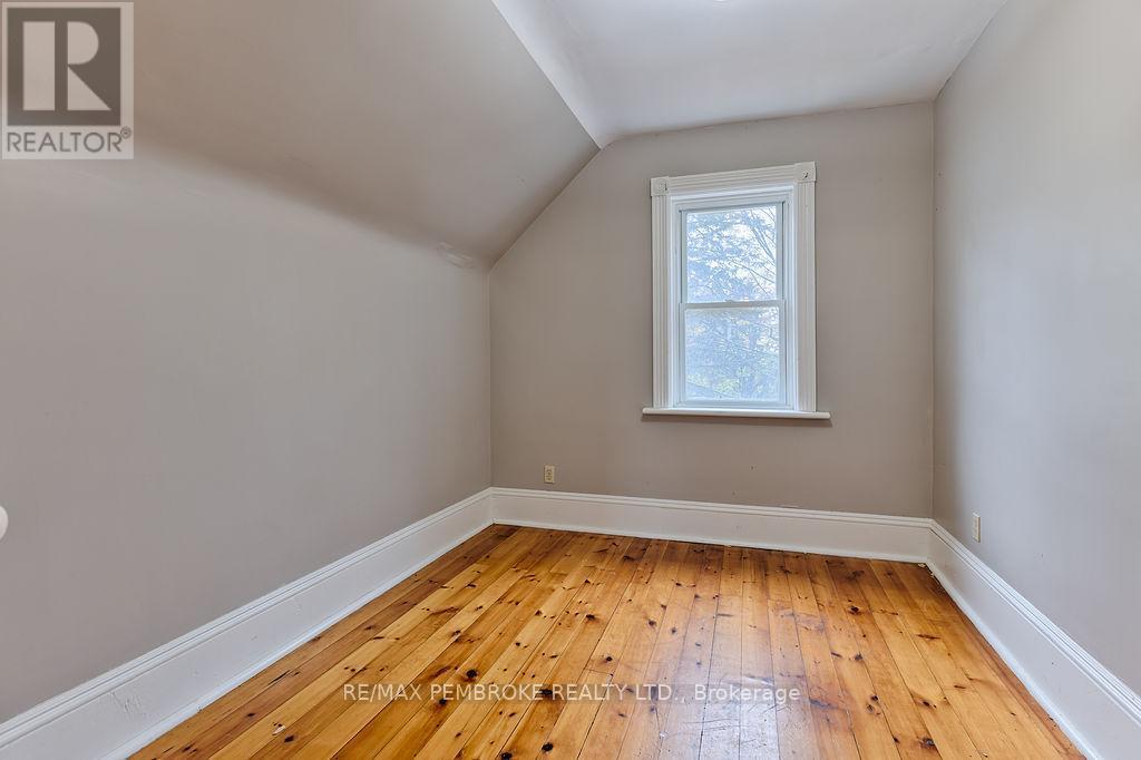 131 Bonnechere Street W, Bonnechere Valley, ON - Indoor Photo Showing Other Room