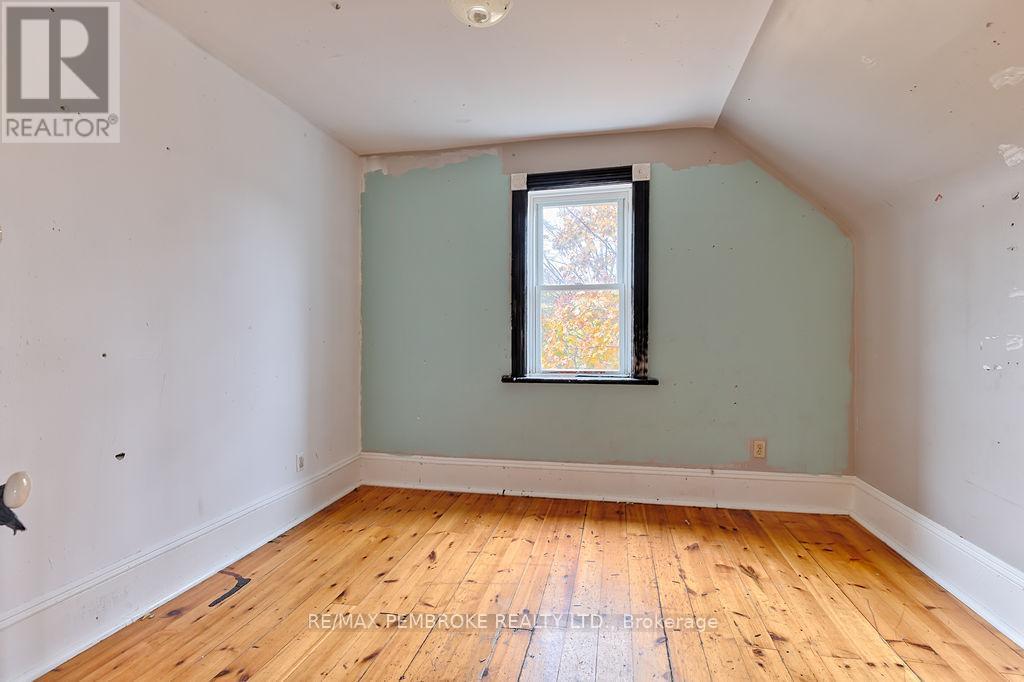 131 Bonnechere Street W, Bonnechere Valley, ON - Indoor Photo Showing Other Room