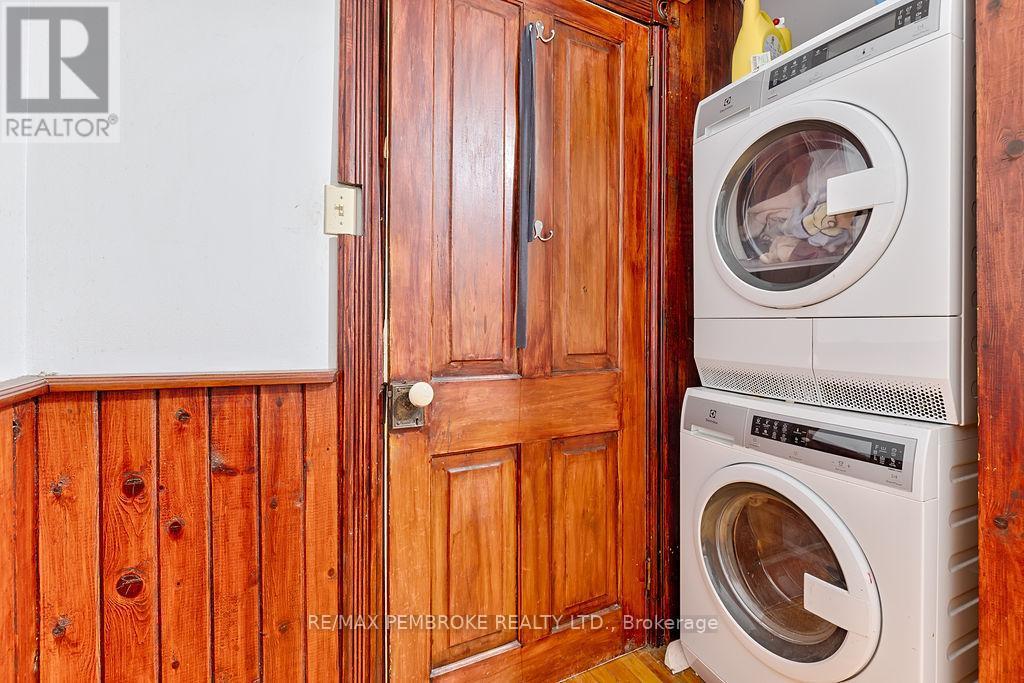 131 Bonnechere Street W, Bonnechere Valley, ON - Indoor Photo Showing Laundry Room