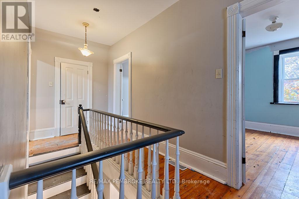 131 Bonnechere Street W, Bonnechere Valley, ON - Indoor Photo Showing Other Room